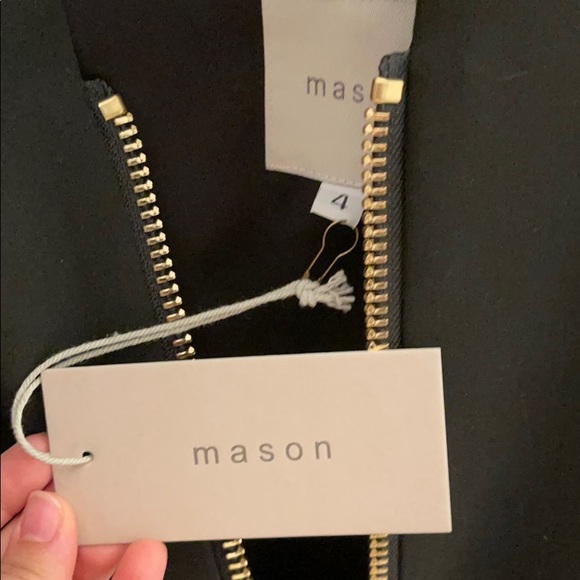 A dress - Picture 4 of 4